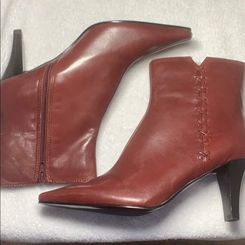 Bandolino dark red leather boots